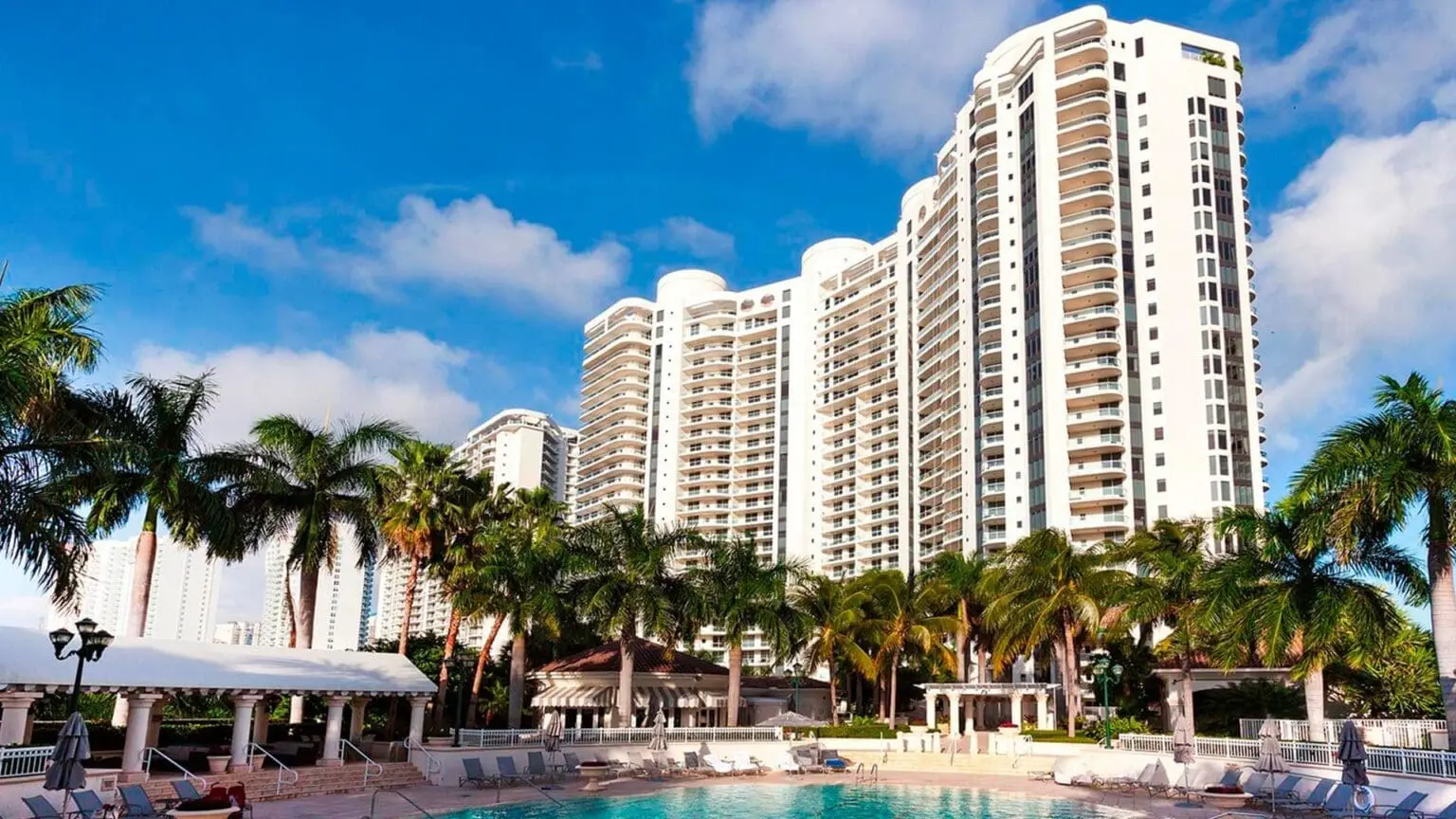 Belle Maré Condominium Aventura - Swedroe Architecture